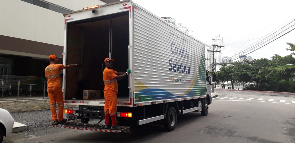 Agora serão oito equipes coletando recicláveis em Balneário Camboriú